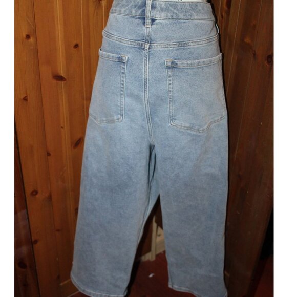 Lane Bryant Signiture Fit Straight Leg Crop Jean Embroidery and Rhinestone Sz 22 - Picture 3 of 13